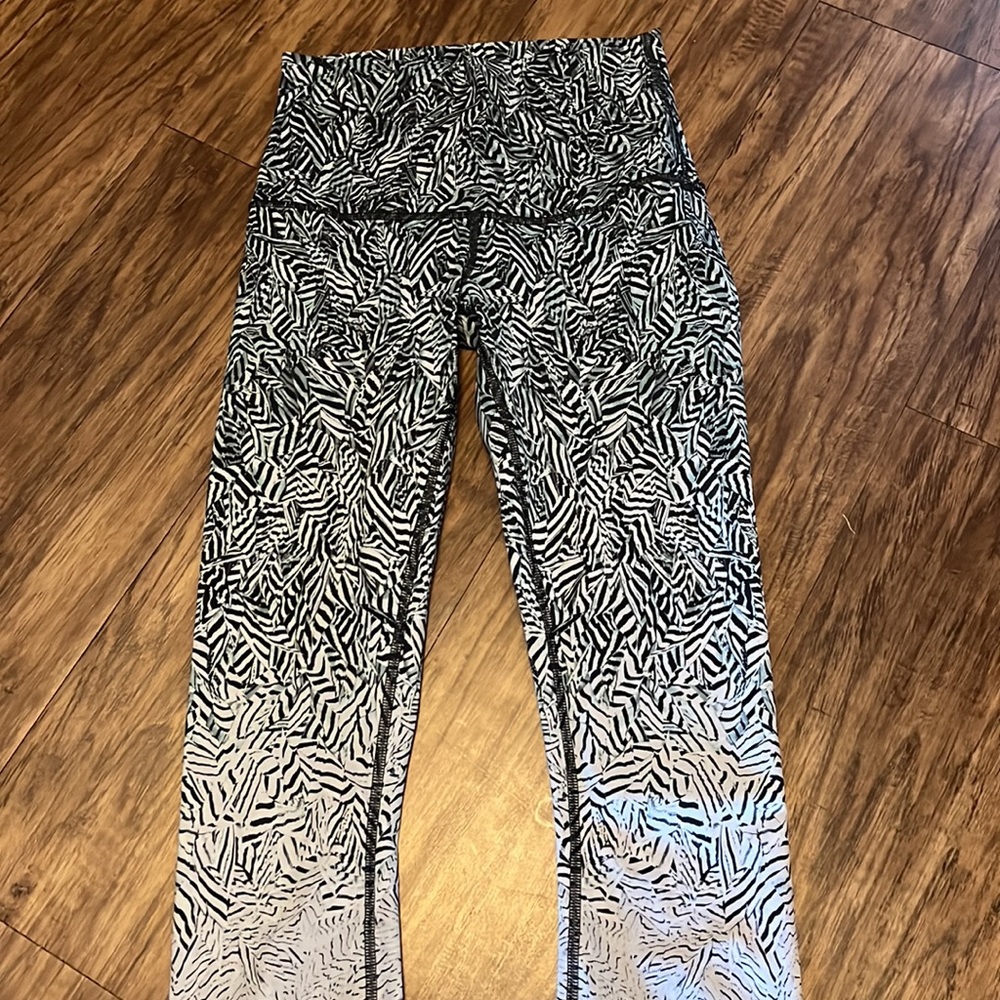 Lululemon Hi Rise Wunder Under - Picture 3 of 9